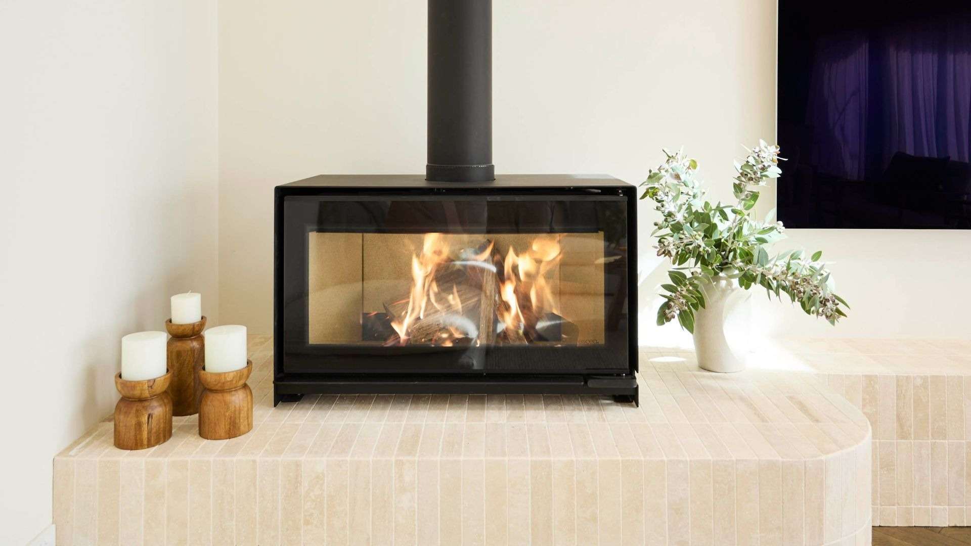 watermarked copy of h5 rm5 living and dining robbie and mat 035 flames
